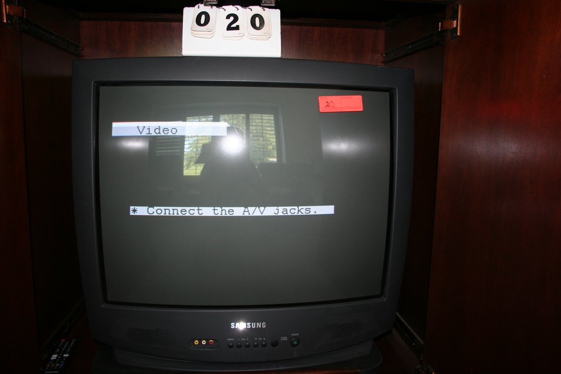 Image for 2000  model Samsung color television with remote.  WORKS