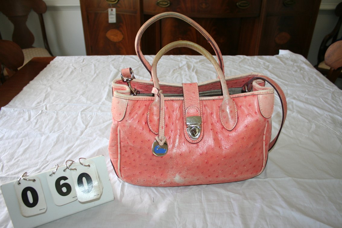 Image for Vintage salmon colored Dooney & Bourke ostrich ladies handbag
