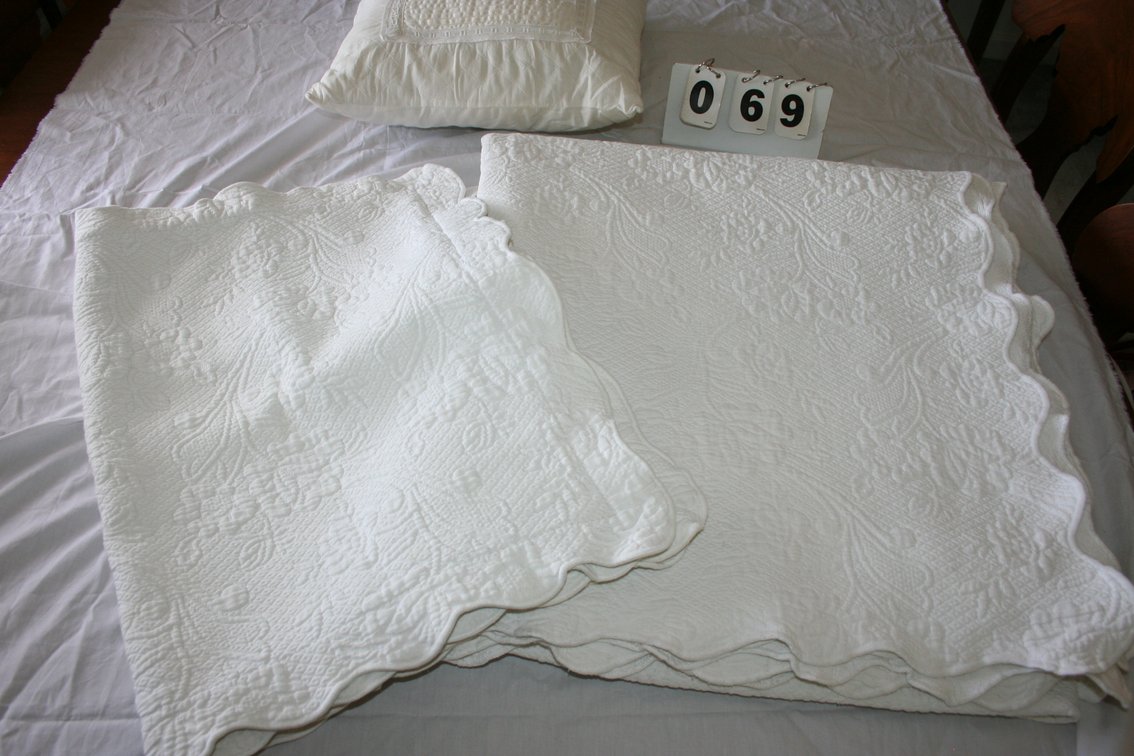 Image for Queen size white bed spread and pillow cases