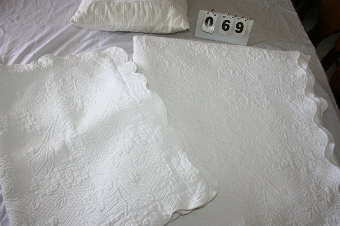 Image for Queen size white bed spread and pillow cases