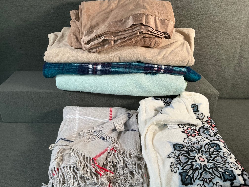 Image for Assorted Bed Linens