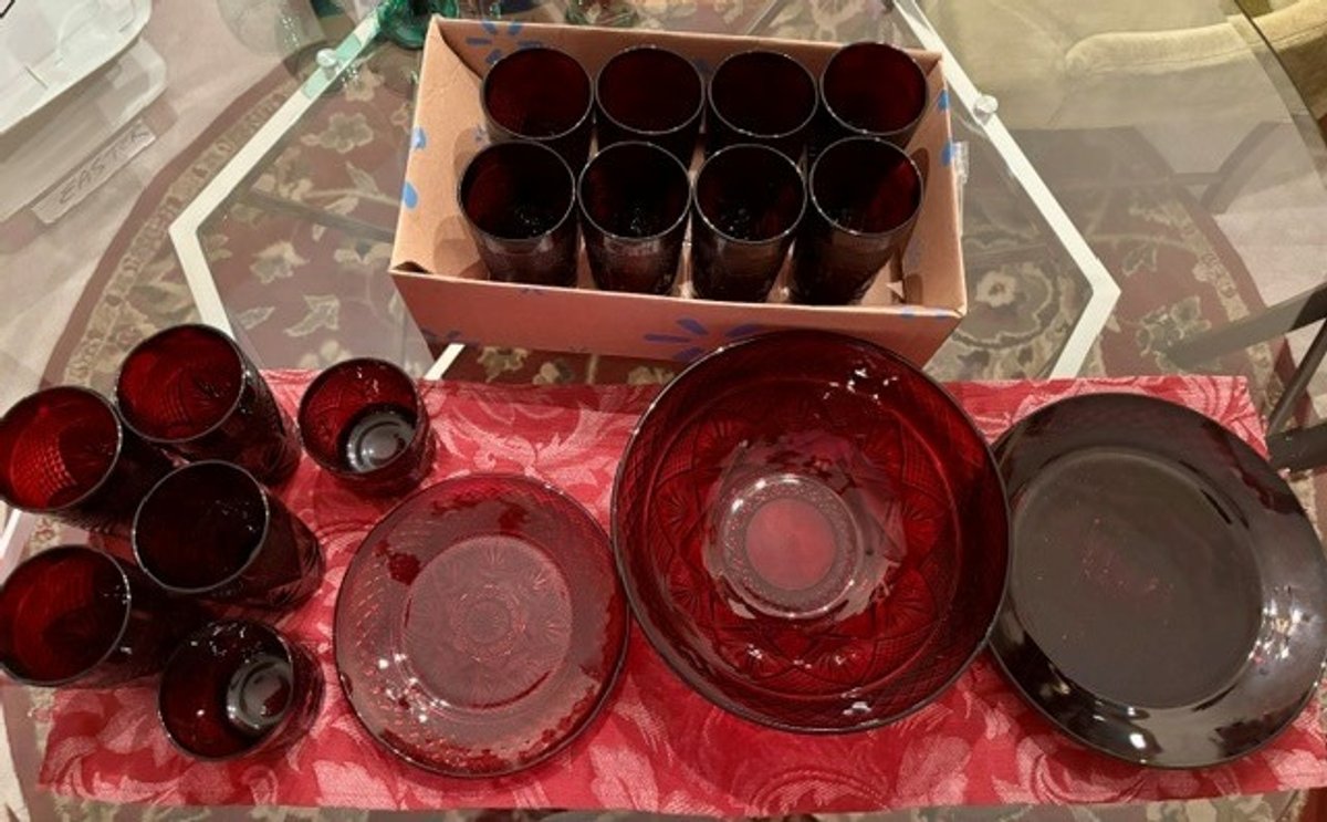 Image for Etched red/burgundy dishes: