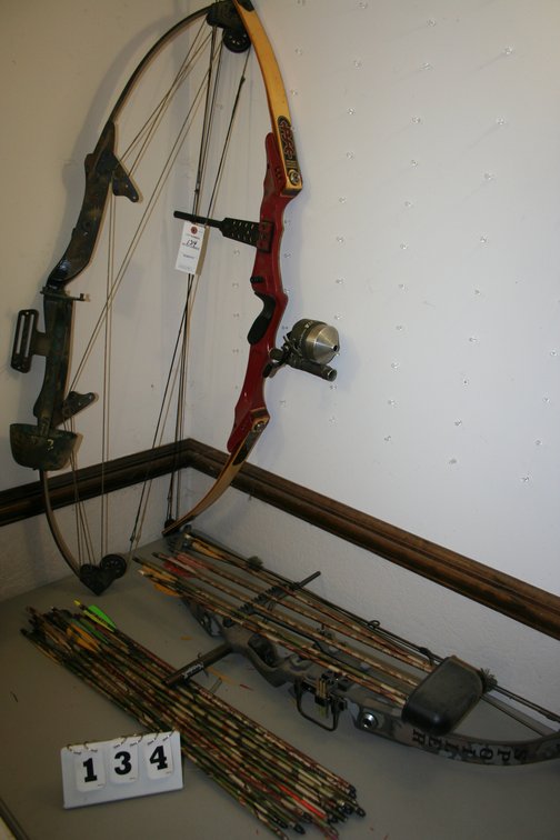 Image for (3) Bows & (26) Aluminum Arrows