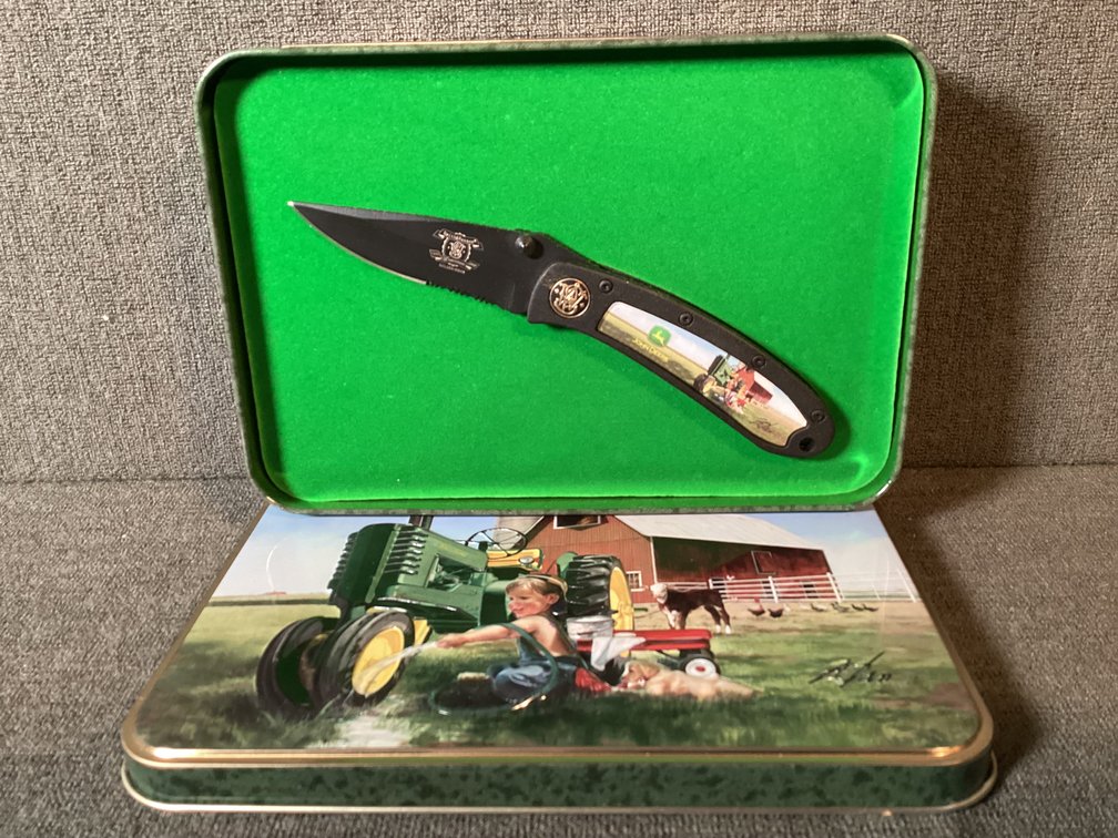 Image for Smith & Wesson John Deere Golden Issue Knife