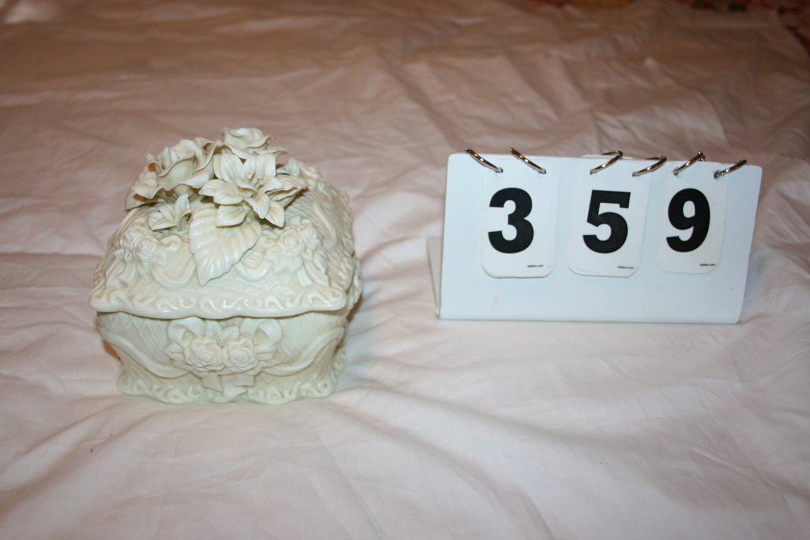 Image for Vintage Ceramic Trinket Box