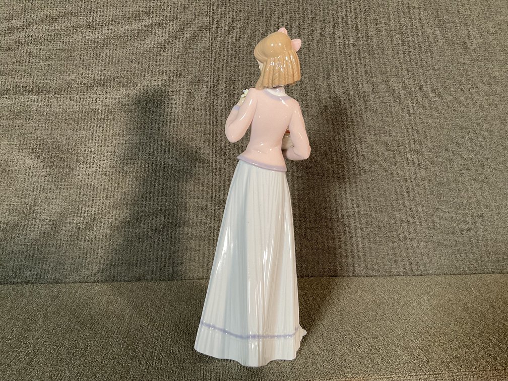 Image for “Innocence in Bloom” by Lladro