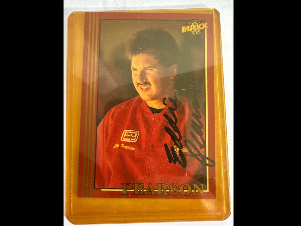 Image for AUTOGRAPHED TRADING CARDS