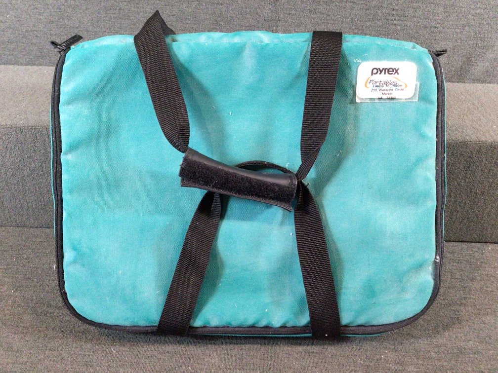 Image for Pyrex Portable with Lid and Carrying Case