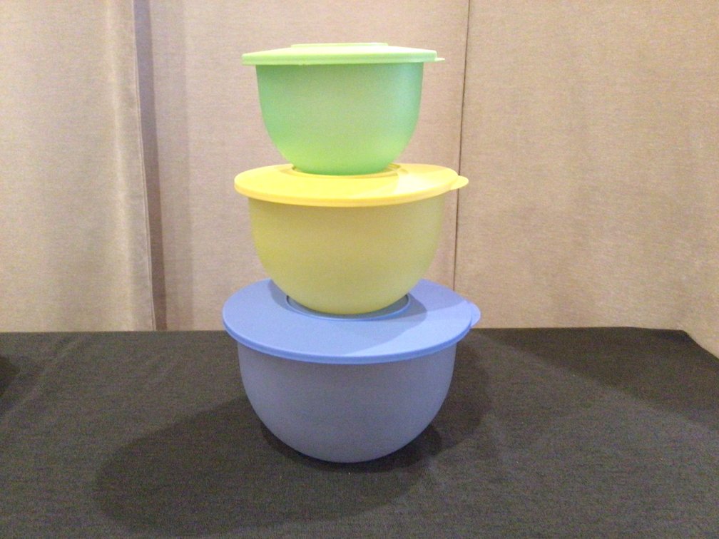 Image for Tupperware Bowl Set