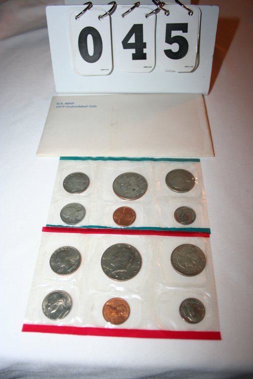 Image for 1979 Mint Set (2) (Uncirculated( (Denver / Philadelphia) Susan B Anthony