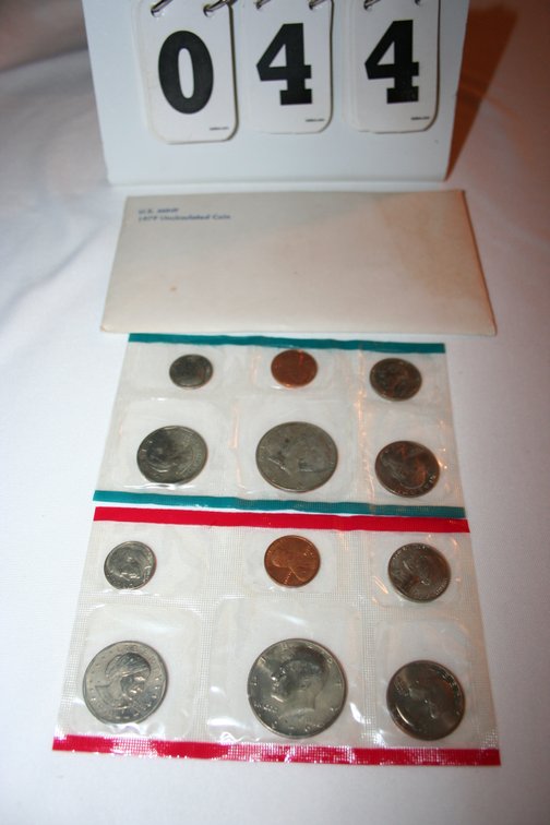 Image for 1979 Mint Set (2) (Uncirculated( (Denver / Philadelphia) Susan B Anthony
