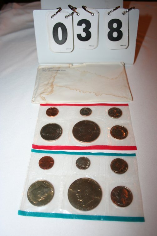 Image for 1776 - 1976 Mint Set (2) (Uncirculated( (Denver / Philadelphia)