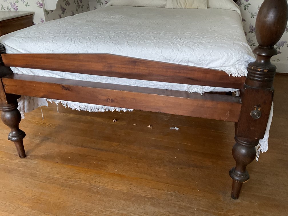 Image for Early Acorn Post Walnut Full Size Bed