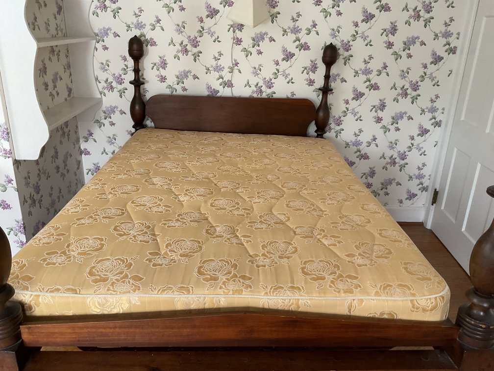 Image for Early Acorn Post Walnut Full Size Bed
