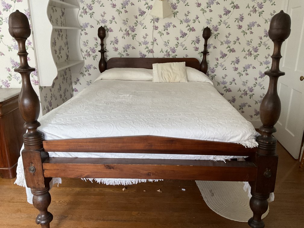 Image for Early Acorn Post Walnut Full Size Bed