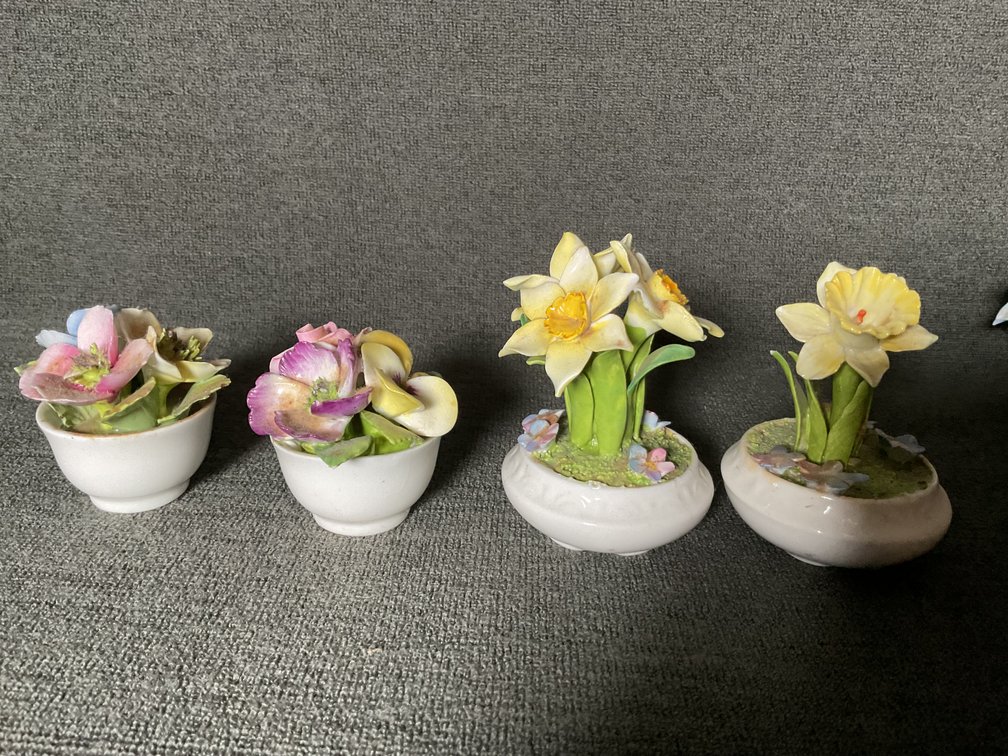 Image for Coalport and More Miniature Floral Arrangements