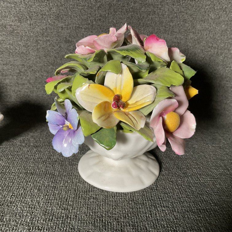 Image for Coalport and More Miniature Floral Arrangements