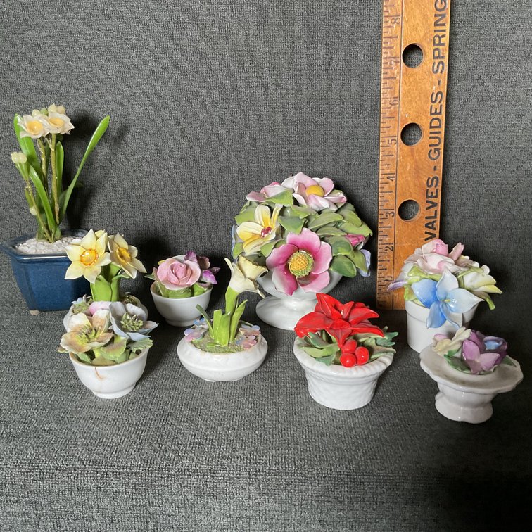 Image for Coalport and More Miniature Floral Arrangements