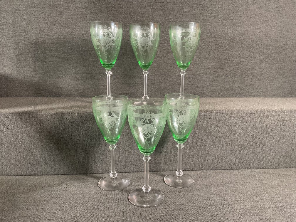 Image for Heisey Moongleam ”Empress” 10 oz Tall Stem Goblet