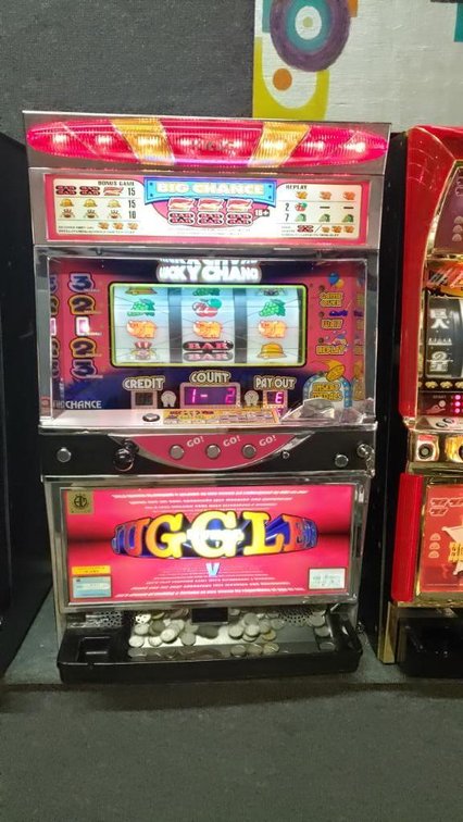 Hyper Juggle V by Kitac Slot Machine