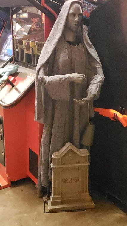 Animated Grey Creeper Mannequin Figure with Tombstone, Approx 5' Tall