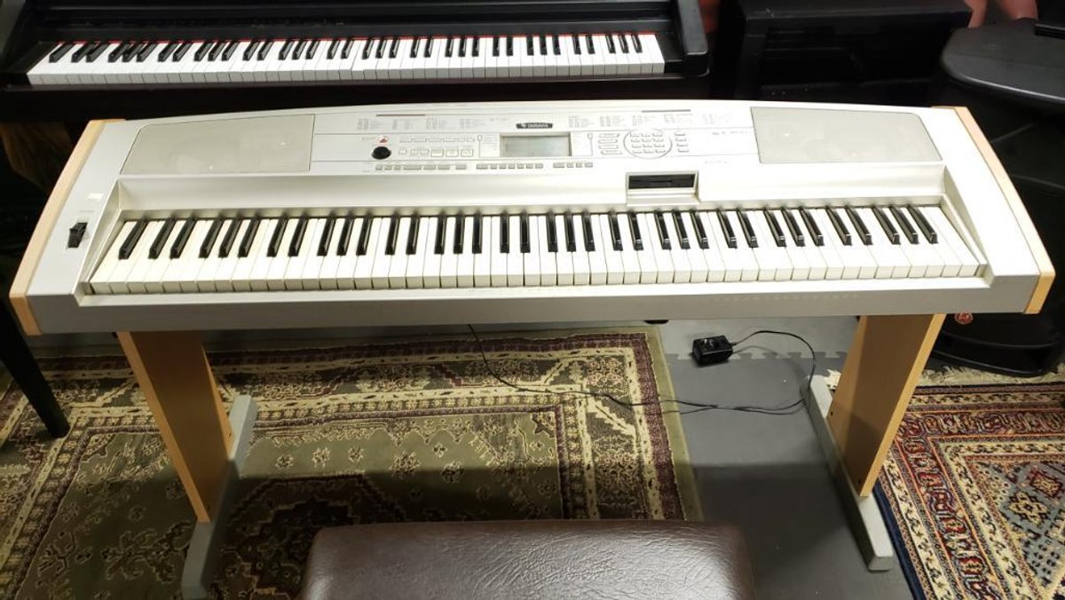 Yamaha Portable Grand Keyboard Model DGX-500