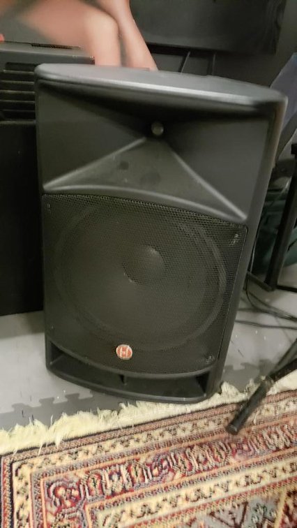 (2) Harbinger V2115 Powered Speakers