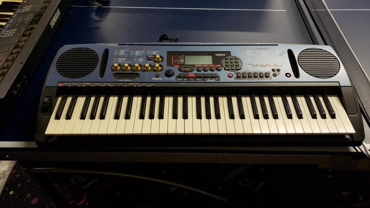 Yamaha DJX Keyboard