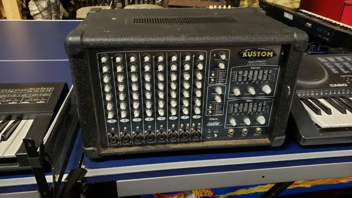 Kustom KPM8420 200 Watt Powered Mixer
