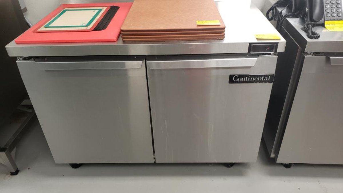 Continental Undercounter Two Door Refrigerator Model: SW48NBS Serial Number: 15916550
