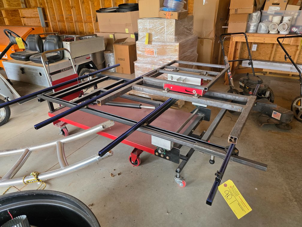 Uline Manual Lift Table - Standard, 63 x 31 1⁄2", 1,100 lb