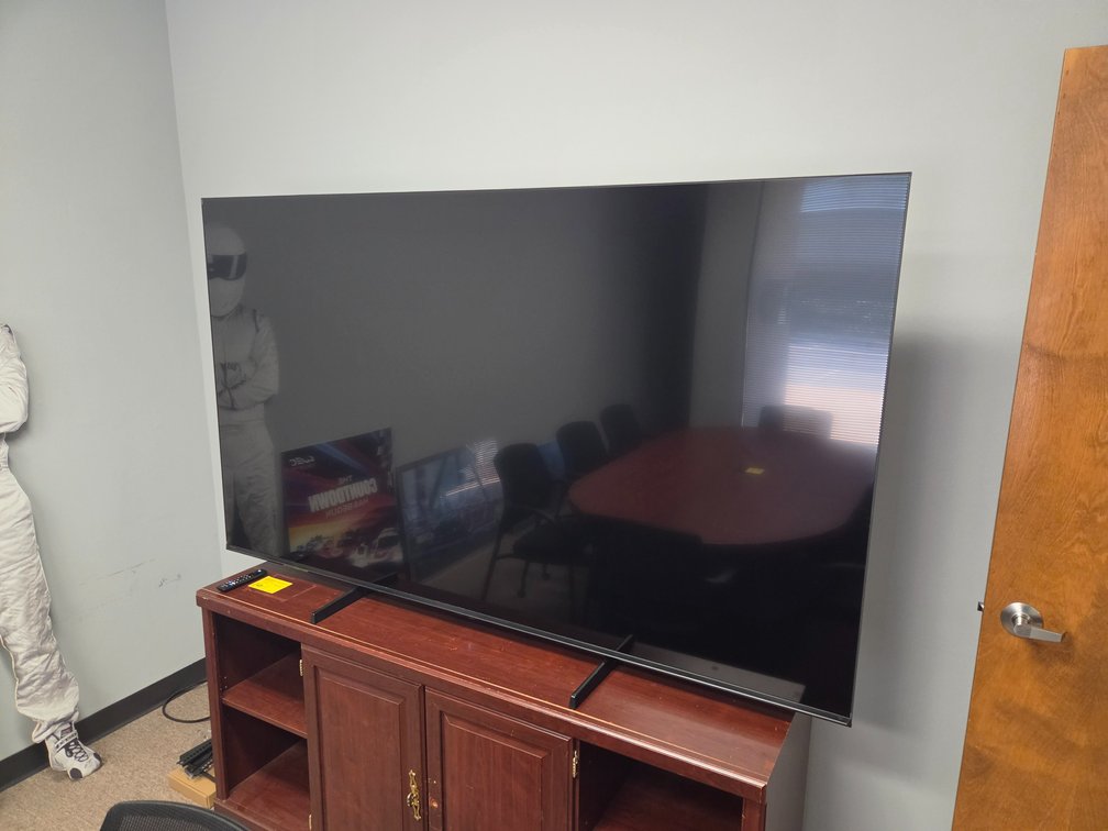 Hisense Flat-Screen Model: 85QD6QF