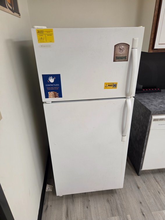 Frigidaire Refrigerator / Freezer