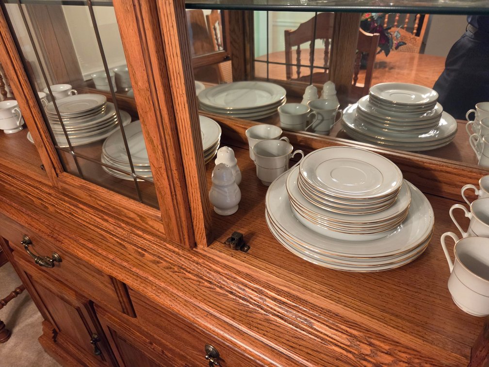 Contents of China Cabinet