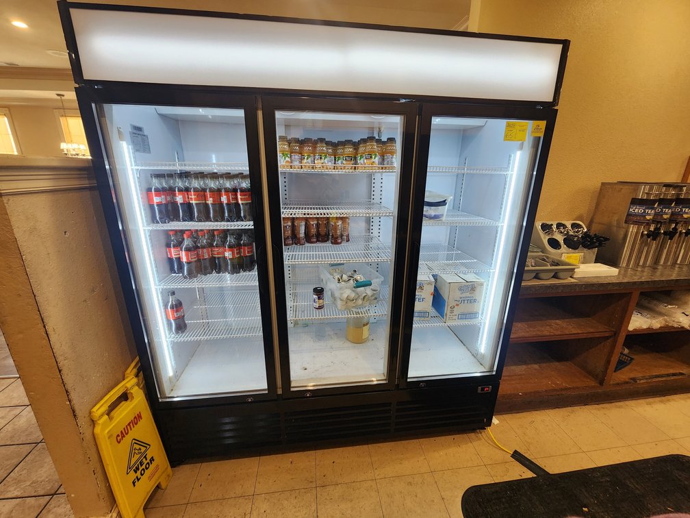 Three Glass Door Upright Refrigerated Cooler, Mode lGDM69B