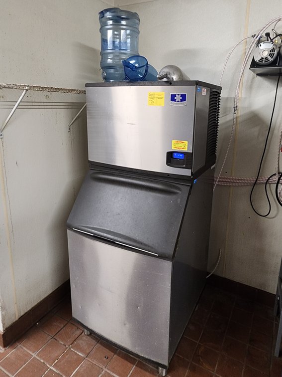 Manitowoc Model IMH 90/70 Capacity Ice Maker