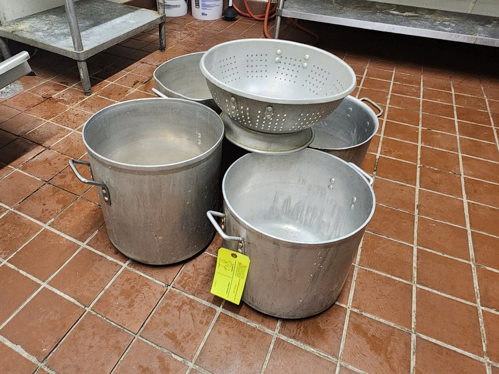(4) Large Pots and Colander