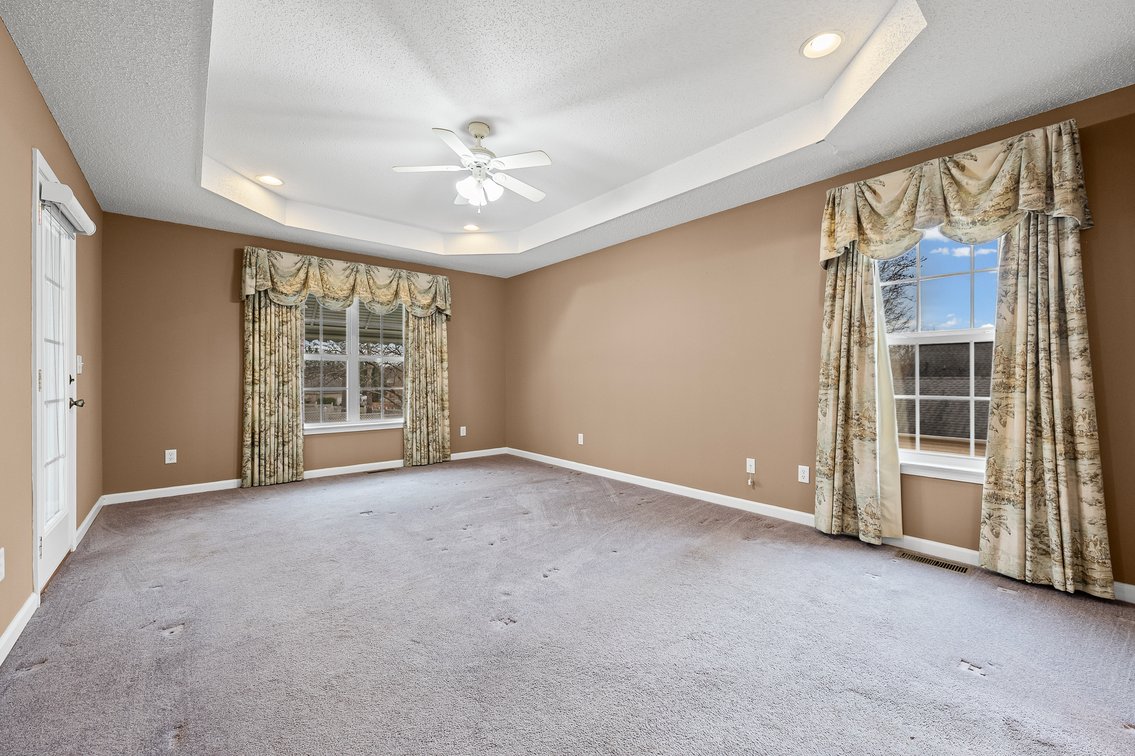 Image for 26-002_Real Estate Auction: 7 Brook Laurel Lane