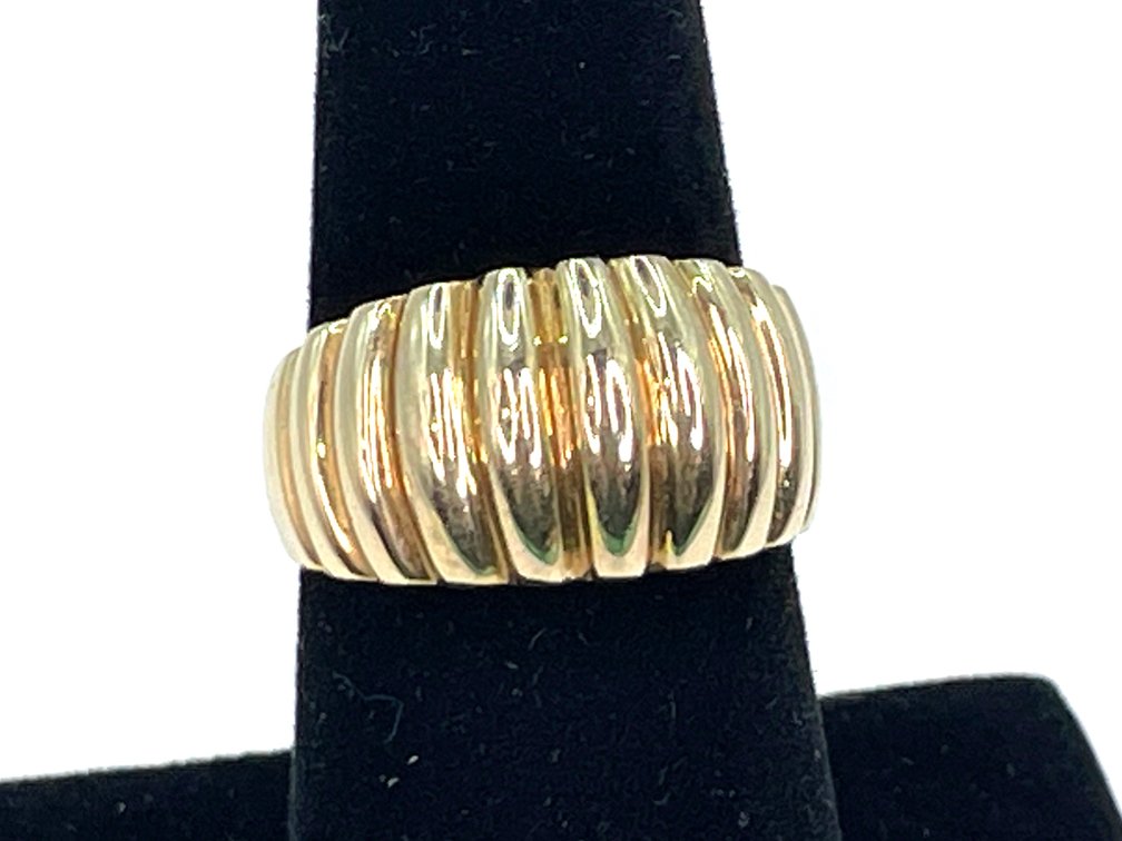 10K Yellow Gold Ribbed Band Ring, Size 7, 3.7 Grams, Polished High-Dome Design