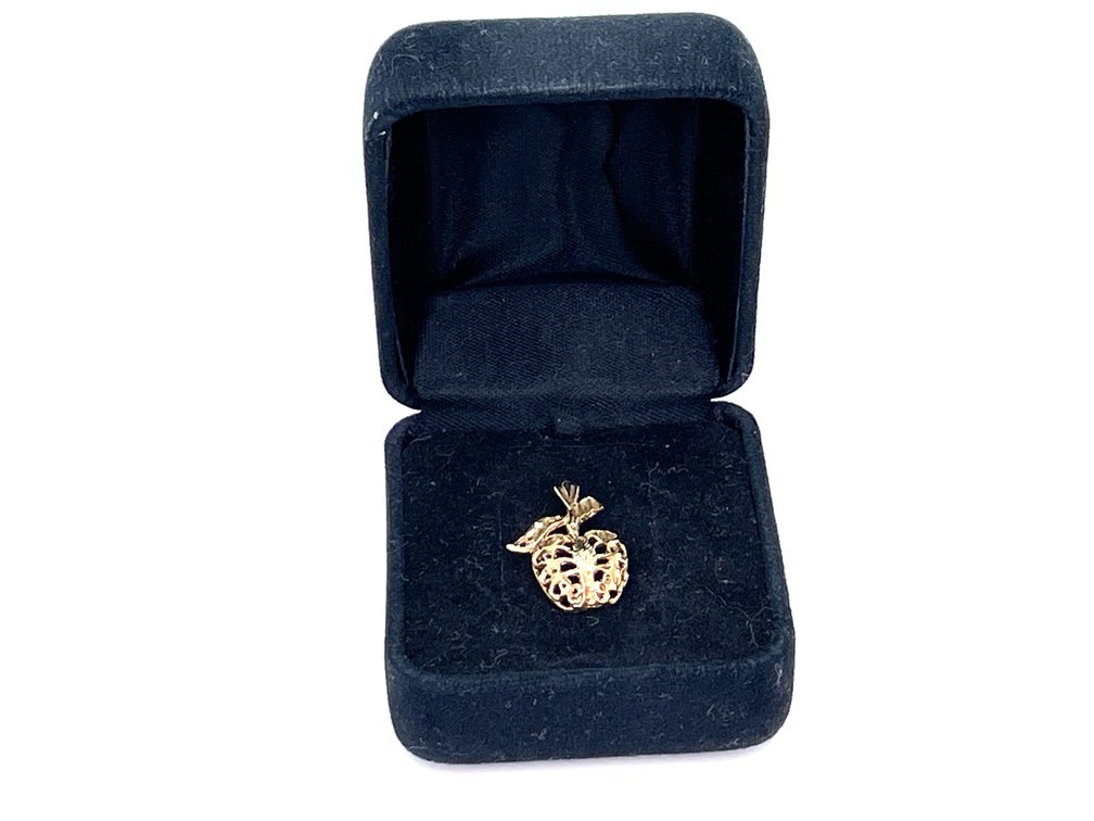 14K Gold Apple Pendant, 1.4 Grams, Filigree Design, Stamped 14K