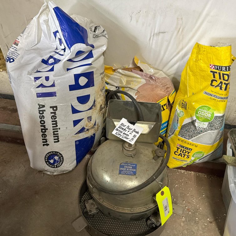 Blue-Point BB409B Brake Bleeder, Metal Tank, Includes Hose, Made in USA