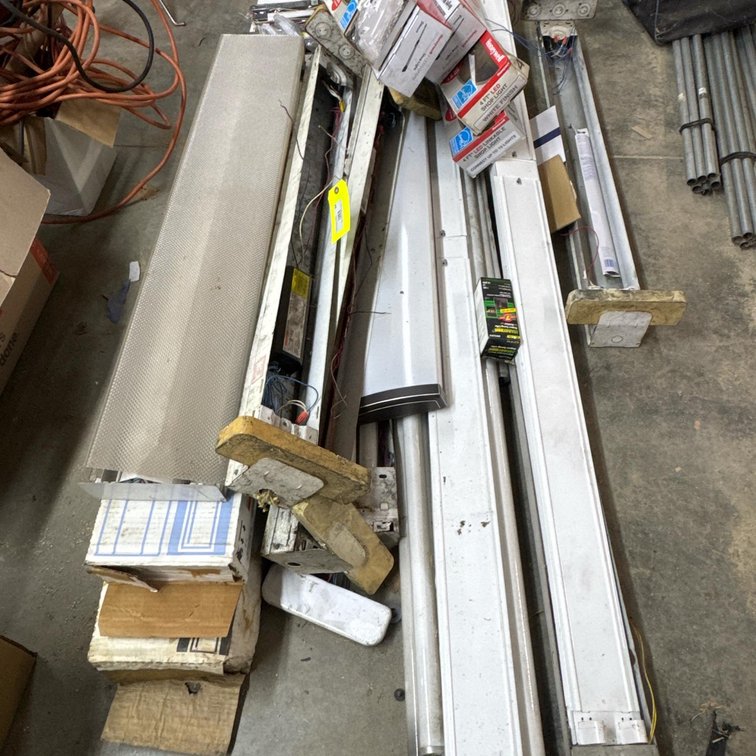 Mixed Lot LED & Fluorescent 4ft Shop Lights, Sylvania/GE Ballasts, Aluminum Housing, 42W, 5000K
