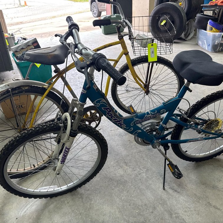 Vintage Schwinn Cruiser Bicycle Yellow 26" Steel & Pacific Evolution 24" Mountain Bike