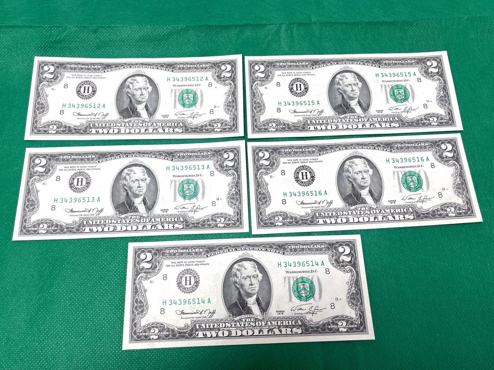 Five Sequential Series 1976 $2 Federal Reserve Notes