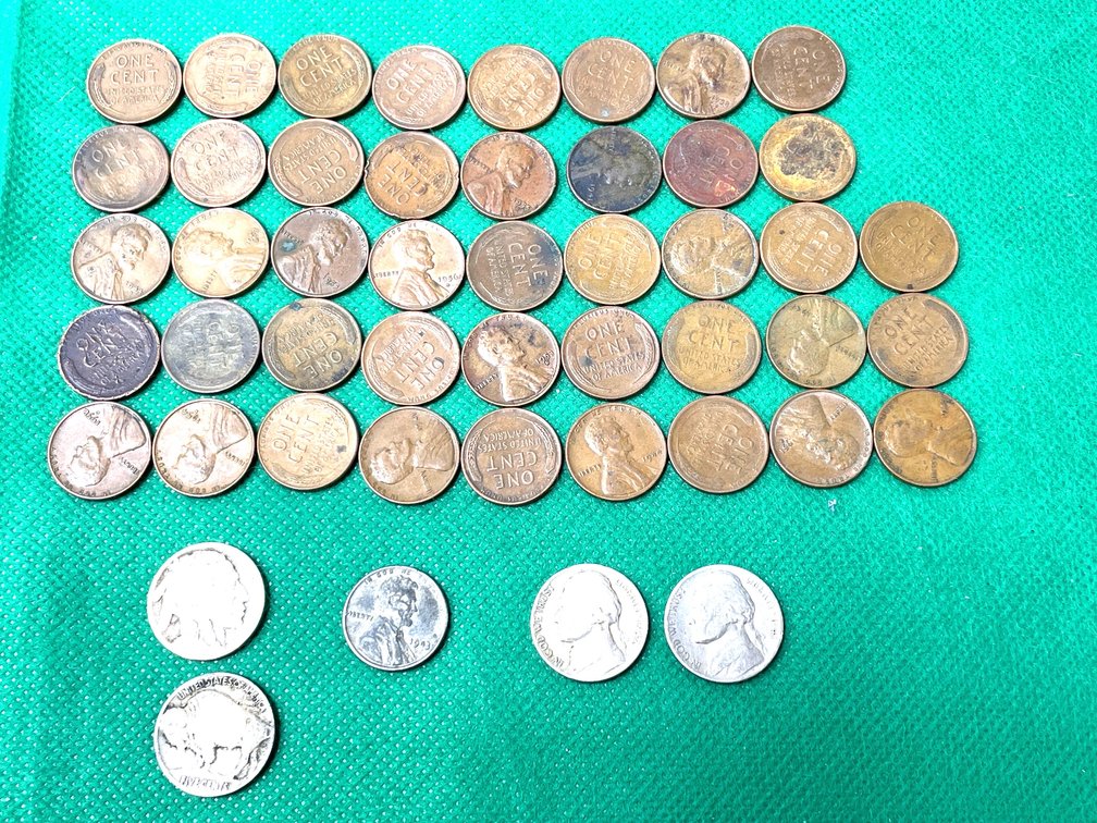 Coin Collector Lot of Mixed US Cents and Nickels Lot