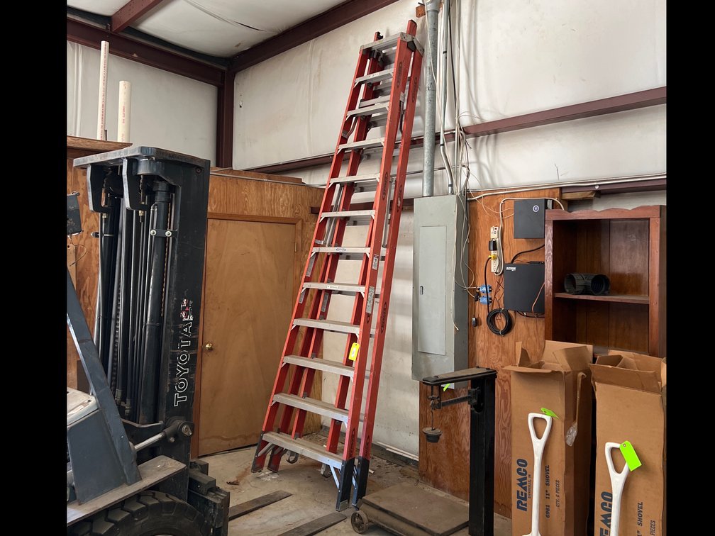 Werner Electro-Master Non-Conductive Fiberglass Extension Trestle Ladder