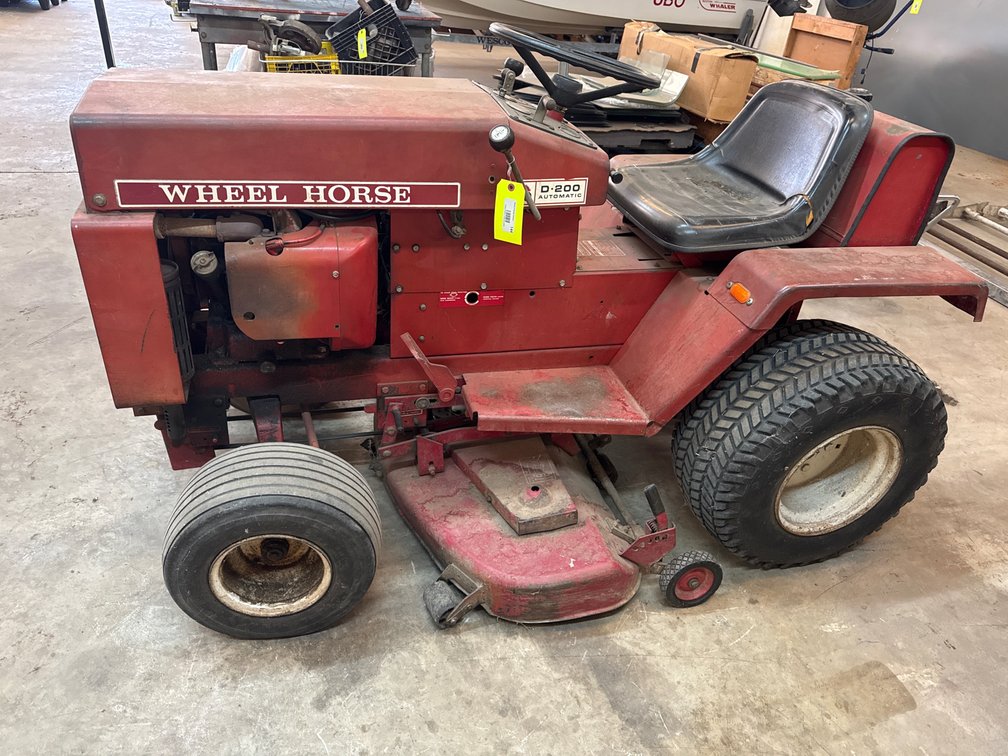 Wheel Horse D-200 Tractor