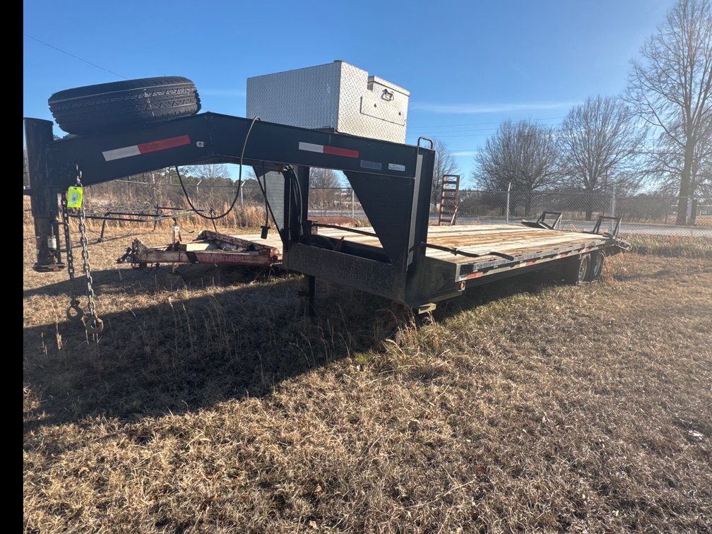 2005 Lawrimore Bulldog 20K PD Goose Neck Trailer (No Title)