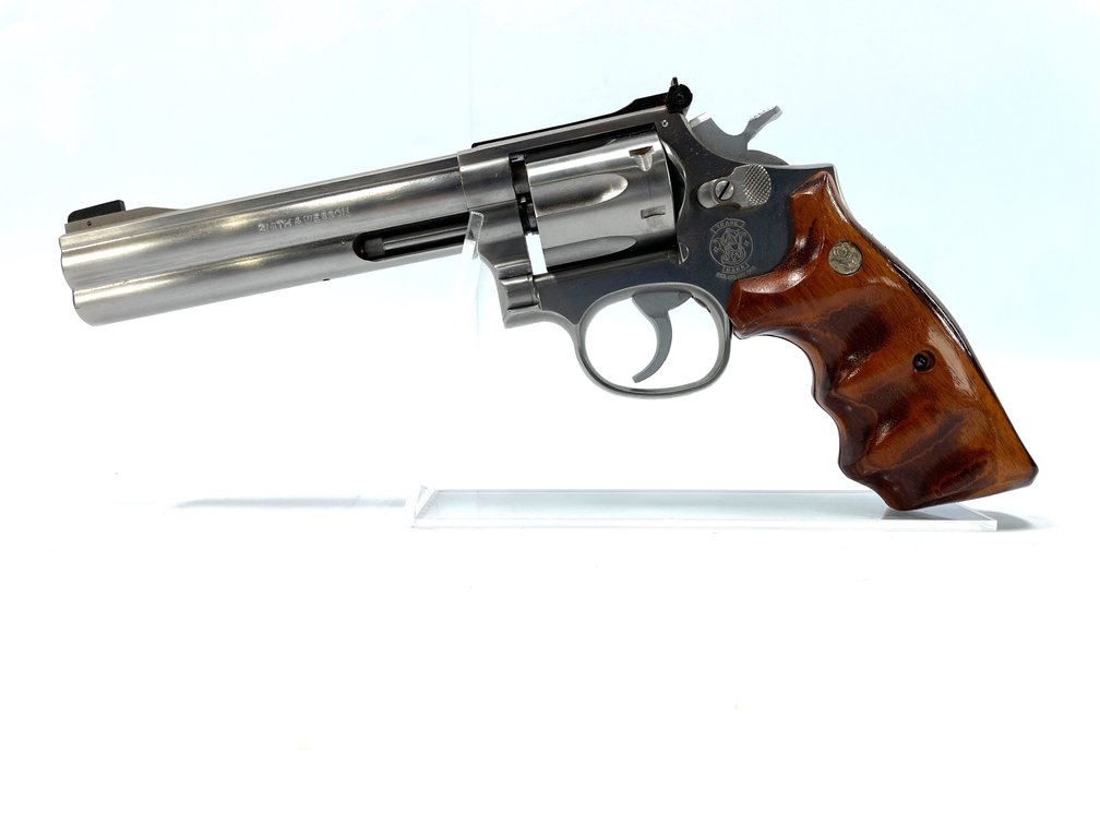 Smith & Wesson Model 648 Double Action Revolver Chambered in .22 Mag. (6456)