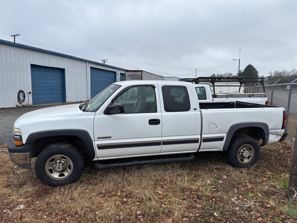 2000 Chevrolet Silverado Pickup Truck (Title in Hand)